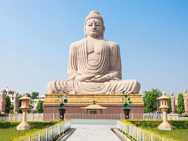 Shutterstock india estatus do grande buda templo mahabodhi bodh gaia